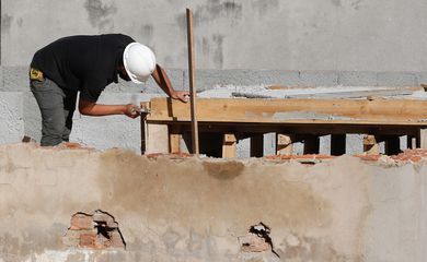 Governo retoma 3,5 mil obras paralisadas ou inacabadas em escolas