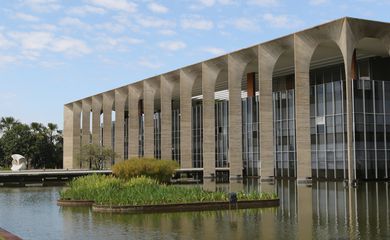 Itamaraty amplia concurso público para carreira de diplomata