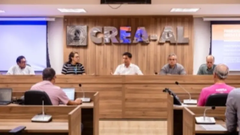 Vice-prefeito e titular da Seminfra faz balanço de obras da pasta no Crea/AL