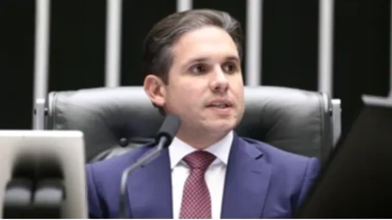 Motta diz que pretende votar em maio a PEC da jornada 6×1