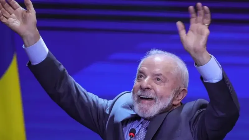 Pesquisa AtlasIntel/Bloomberg: Lula lidera todos cenários de 1º e 2º turnos