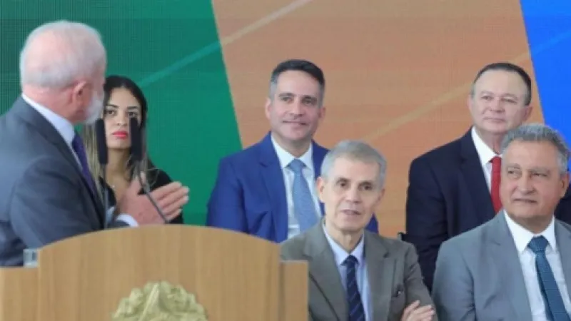 Durante cerimônia no Planalto, Paulo Dantas enfatiza avanços de Alagoas e apoia a CNH do Brasil