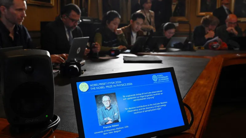 Belga que descobriu menor partícula do universo recebe Nobel da Física