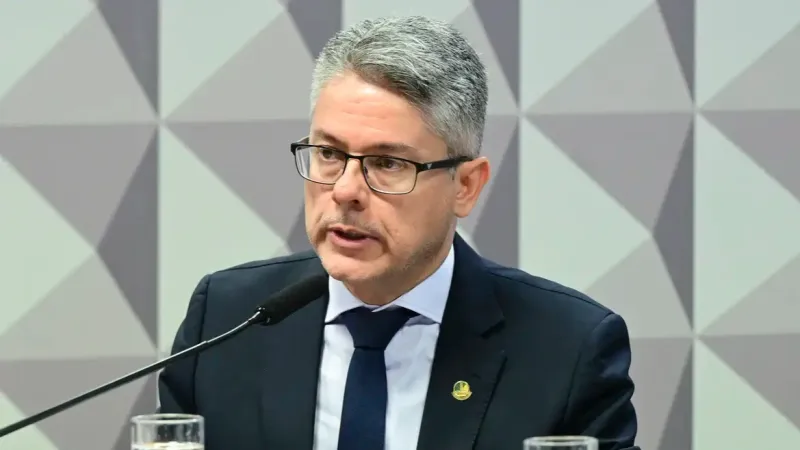 Senado aprova PL Antifacção com penas que podem chegar a 120 anos