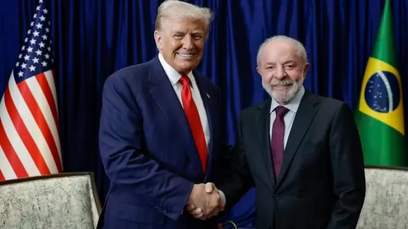 Bolsa bate recorde após encontro entre Lula e Trump; dólar cai