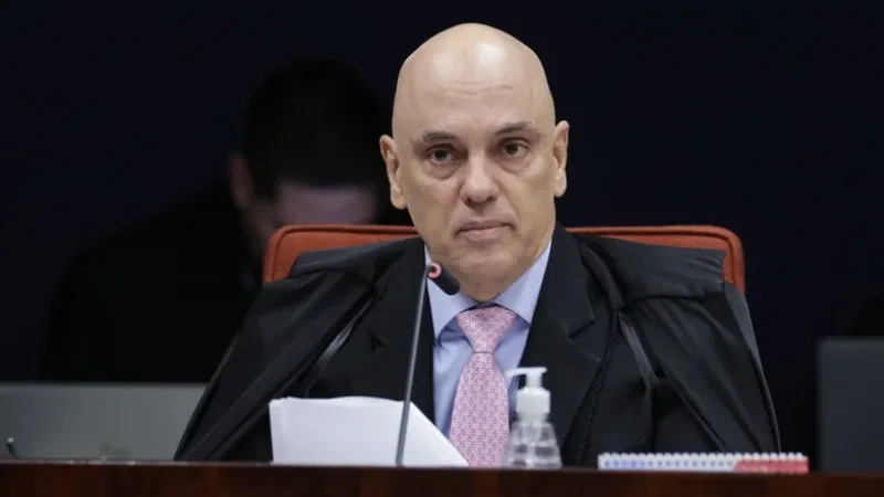 Oposição pede prisão de Moraes após mensagens com Daniel Vorcaro