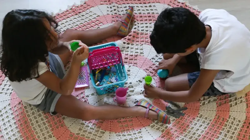 Mais brincadeira, menos tela: confira dicas para uma infância saudável