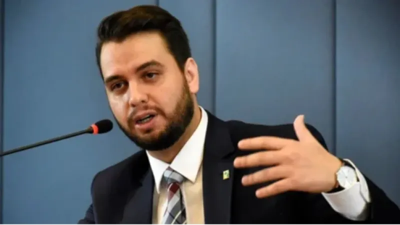 Moraes determina prisão domiciliar de condenados no inquérito da trama golpista