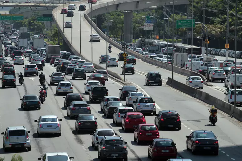 Lula anuncia 'carro popular' nesta quinta-feira; mercado para à espera de queda de preços