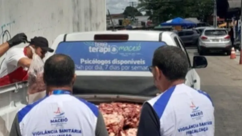 Vigilância Sanitária recolhe 120kg de carne estragada na feira do Tabuleiro
