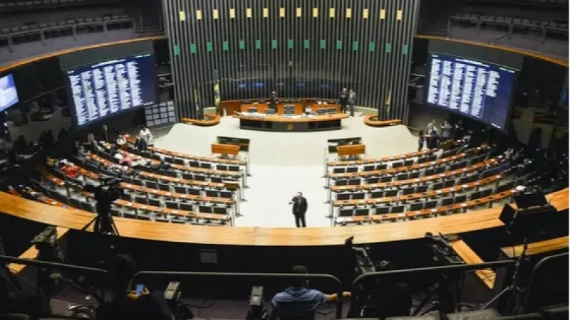 Veja como votou cada deputado no projeto de lei que reduz a pena de Bolsonaro