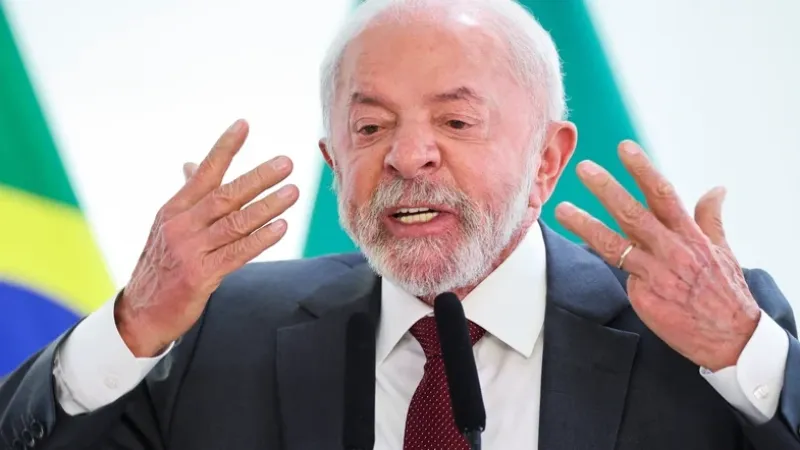 Lula diz que Trump rasga a carta da ONU e que o Brasil não vai ‘abaixar a cabeça’