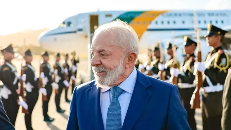 Lula concilia agenda oficial com eventos de Carnaval em Recife e no Rio