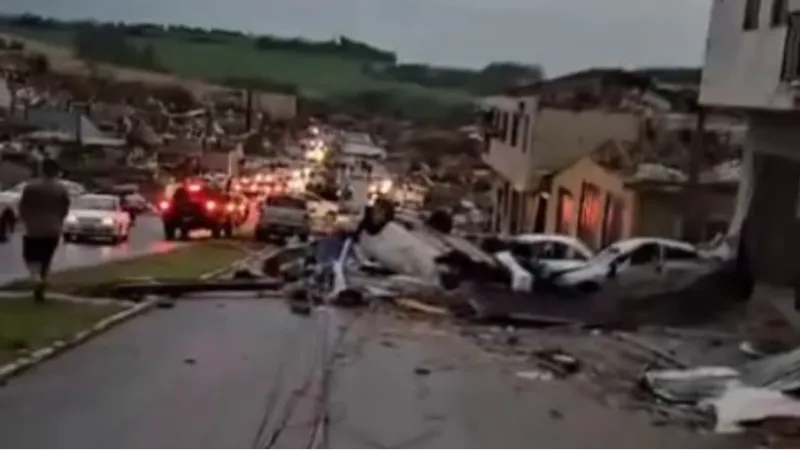 Tornado destrói cidade no Paraná: 5 mortos e mais de 400 feridos