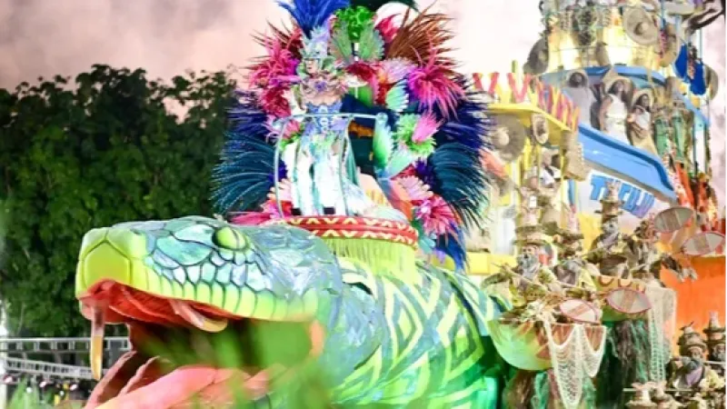 RJ: Primeira noite tem homenagens a Lula, Ney Matogrosso e tradições afro