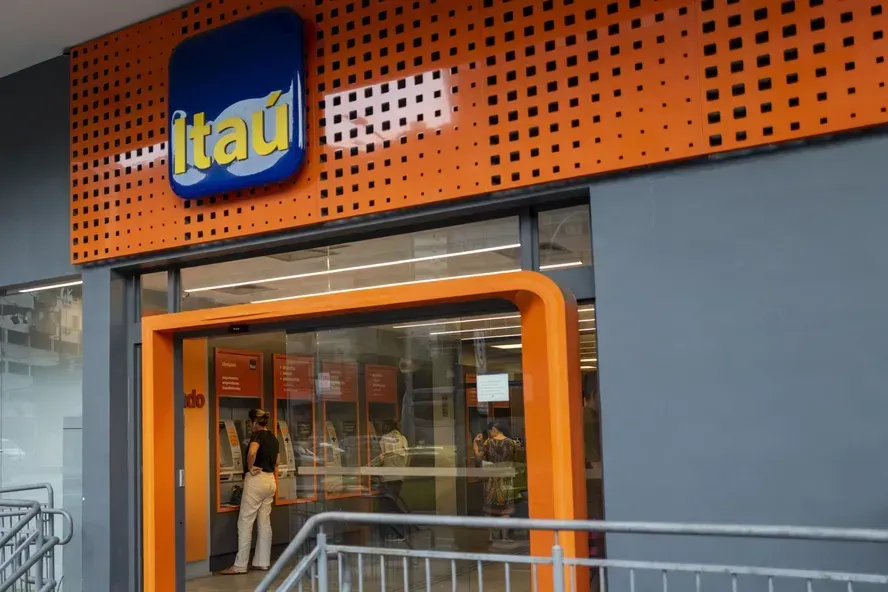 Itaú Unibanco está com inscrições abertas para programa de trainee, com remuneração de R$ 8.800