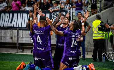 Ceará bate Avaí e segue com chance de retornar à Série A do Brasileiro