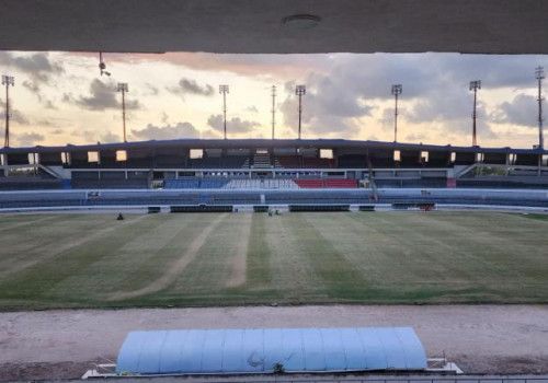 Governo de Alagoas inicia revitalização do gramado do Estádio Rei Pelé