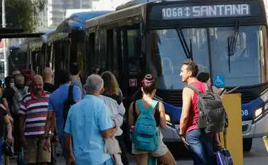 Setor de serviços cresce 0,5% de março para abril no país, revela IBGE