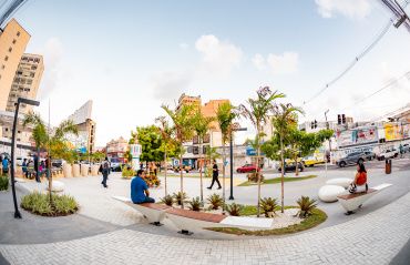Praça Montepio dos Artistas volta a ser ponto de convivência no Centro de Maceió