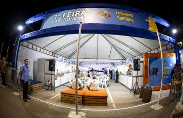 1ª Feira Gastronômica da Economia Solidária movimenta praia de Pajuçara