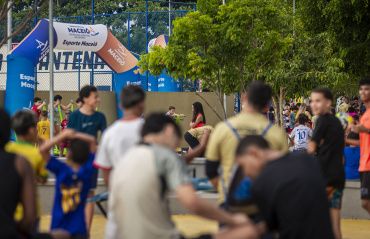 Crianças participam de tarde recreativa no bairro Santa Amélia