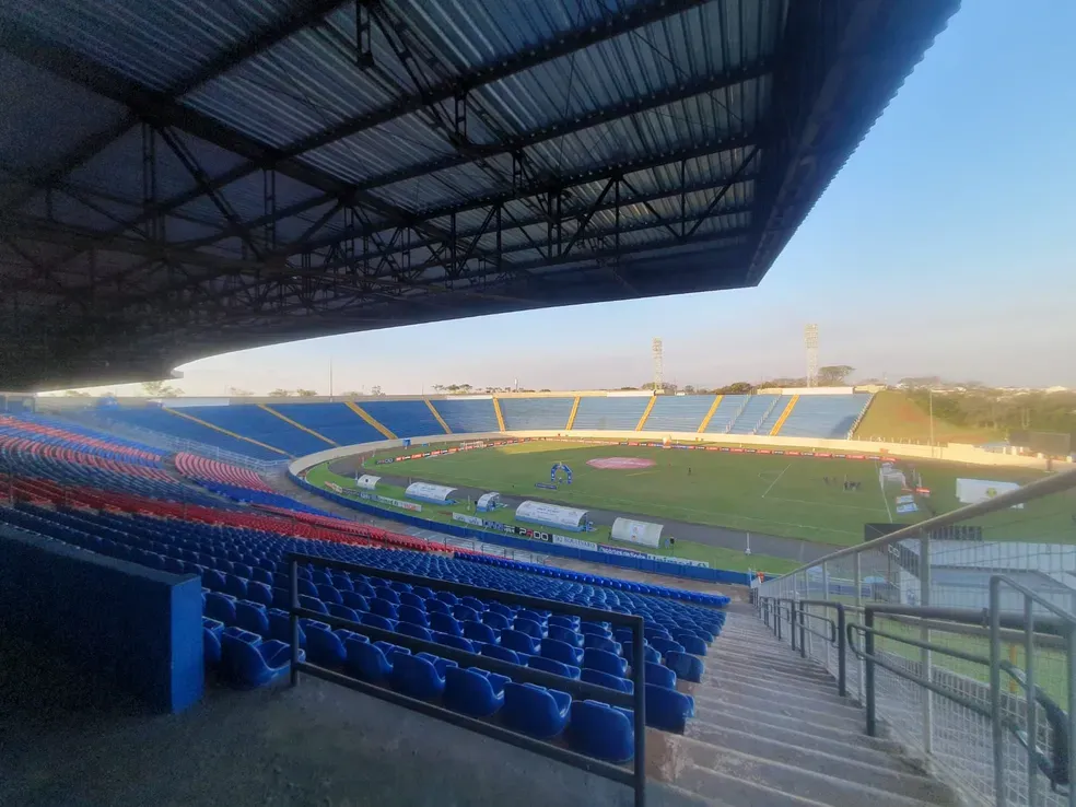 Londrina x CRB: jogo define a situação do galo na Série B 