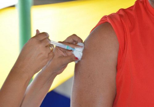 Saúde alerta sobre a importância da vacinação contra o vírus da Covid-19