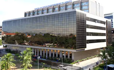 Justiça do Rio condena médico que estuprou mulheres na sala de parto