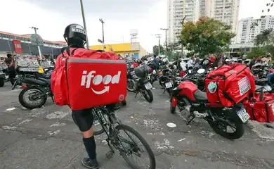 iFood anuncia mudanças, mas representantes de entregadores criticam