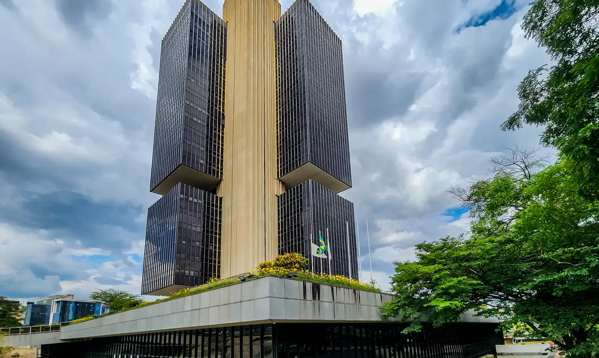 BC eleva Selic para 14,25%, maior patamar desde 2016, e indica alta menor na próxima reunião