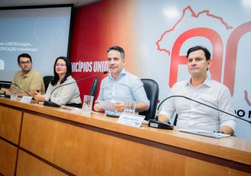 Paulo Dantas e prefeitos firmam pacto para fortalecer educação em Alagoas