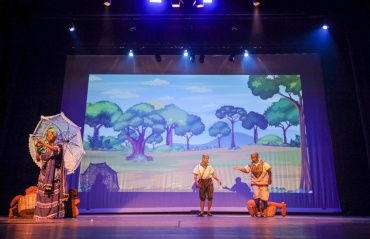 Bienal: estudantes da Escola Municipal Maria de Lourdes prestigiam espetáculo teatral sobre Jorge de Lima