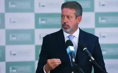 Lira anuncia grupo para propor nova versão do PL das Fake News