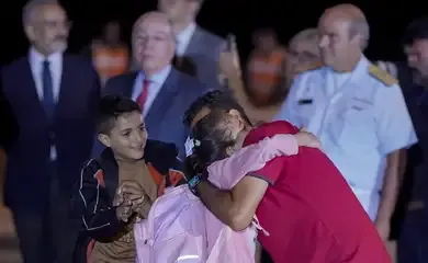 Clima de emoção marcou chegada de brasileiros da Faixa de Gaza