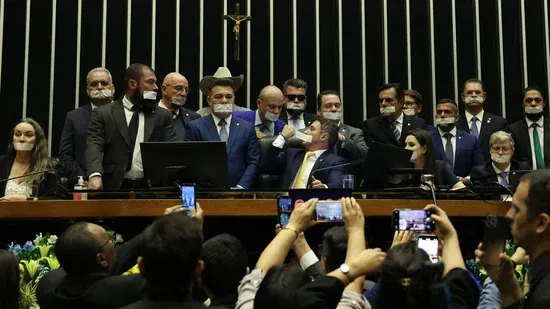 Motta marca reunião de líderes para hoje após obstrução da oposição