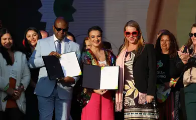 Em feira da diversidade, ministro diz que quer país sem “medo de amar"