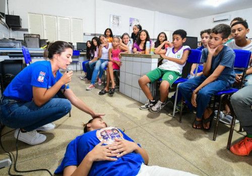 Samu nas Escolas vai ao bairro Antares e orienta estudantes sobre primeiros socorros