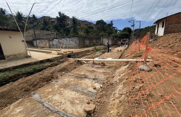Moradores da Grota do Ipanema, no Feitosa, celebram avanço das obras de drenagem