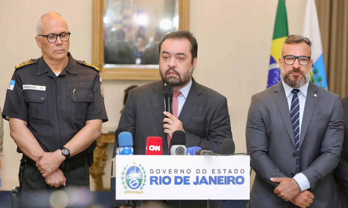Incendiários de ônibus no Rio são tratados como terroristas e vão para presídios federais