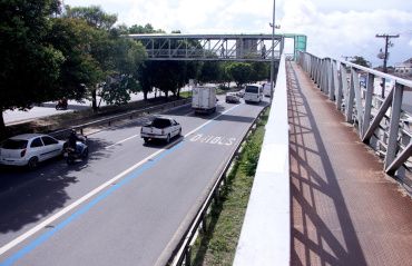 Avenida Durval de Góes Monteiro ganha faixa para travessia de pedestres