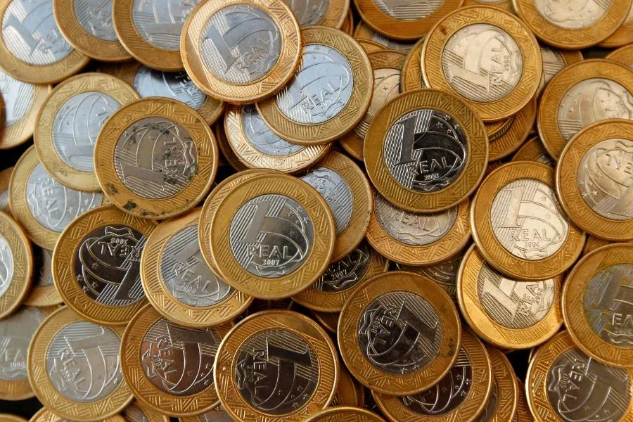 Dívida pública bruta do Brasil sobe abaixo do esperado em maio