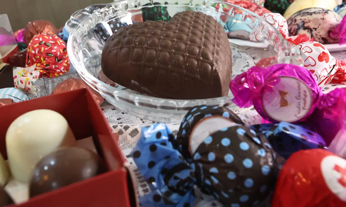 Alta mundial do cacau impacta custos do chocolate e vendas da Páscoa