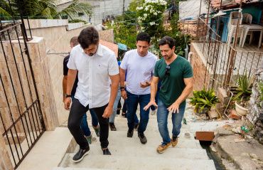 Vice-prefeito e titular da Infraestrutura visita obras do Brota na Grota