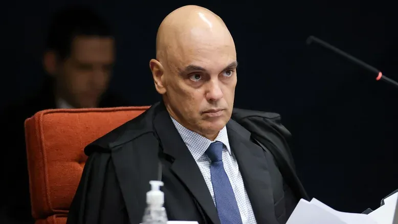 Moraes dá vitória ao governo e determina retomada do decreto do IOF