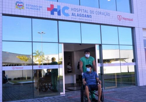Hospital do Coração Alagoano realiza primeiro procedimento de endoprótese de aorta abdominal