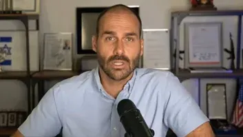 Lei Magnitsky contra Moraes pode chegar a Motta e Alcolumbre, diz Eduardo Bolsonaro