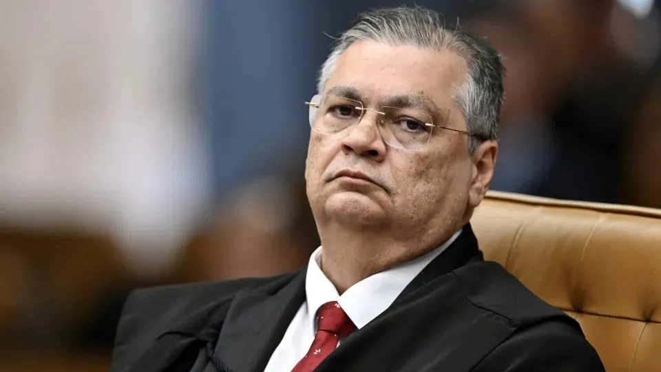 Nas redes sociais, Dino diz que STF é maior do que qualquer um que o integra