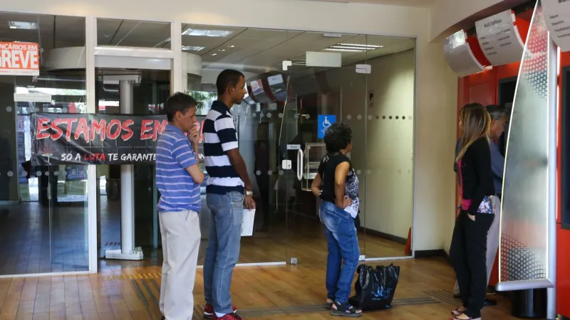 Bancários fazem paralisação nacional de 24 horas nesta quinta-feira