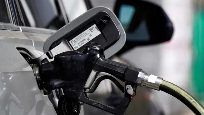 Preço do diesel sobe 11,6% neste sábado nas refinarias da Petrobras; entenda impacto nos postos